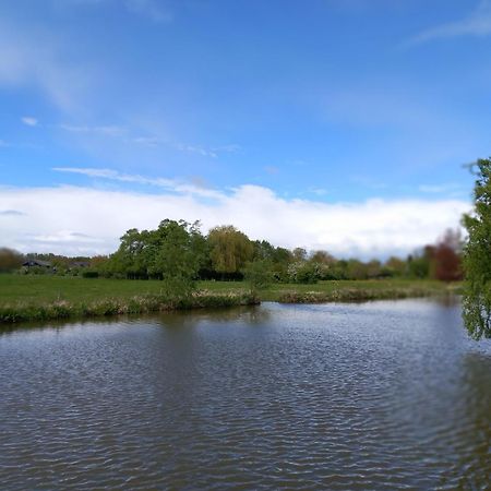 Safari Lodge 'Linge-Zicht' Tiel Bagian luar foto