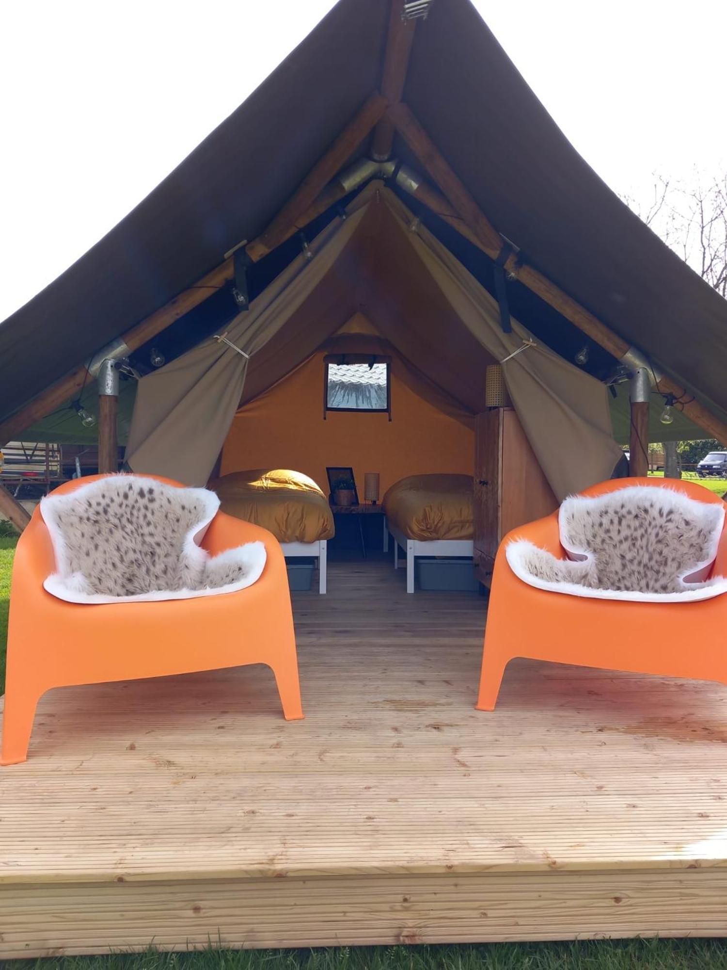 Safari Lodge 'Linge-Zicht' Tiel Bagian luar foto