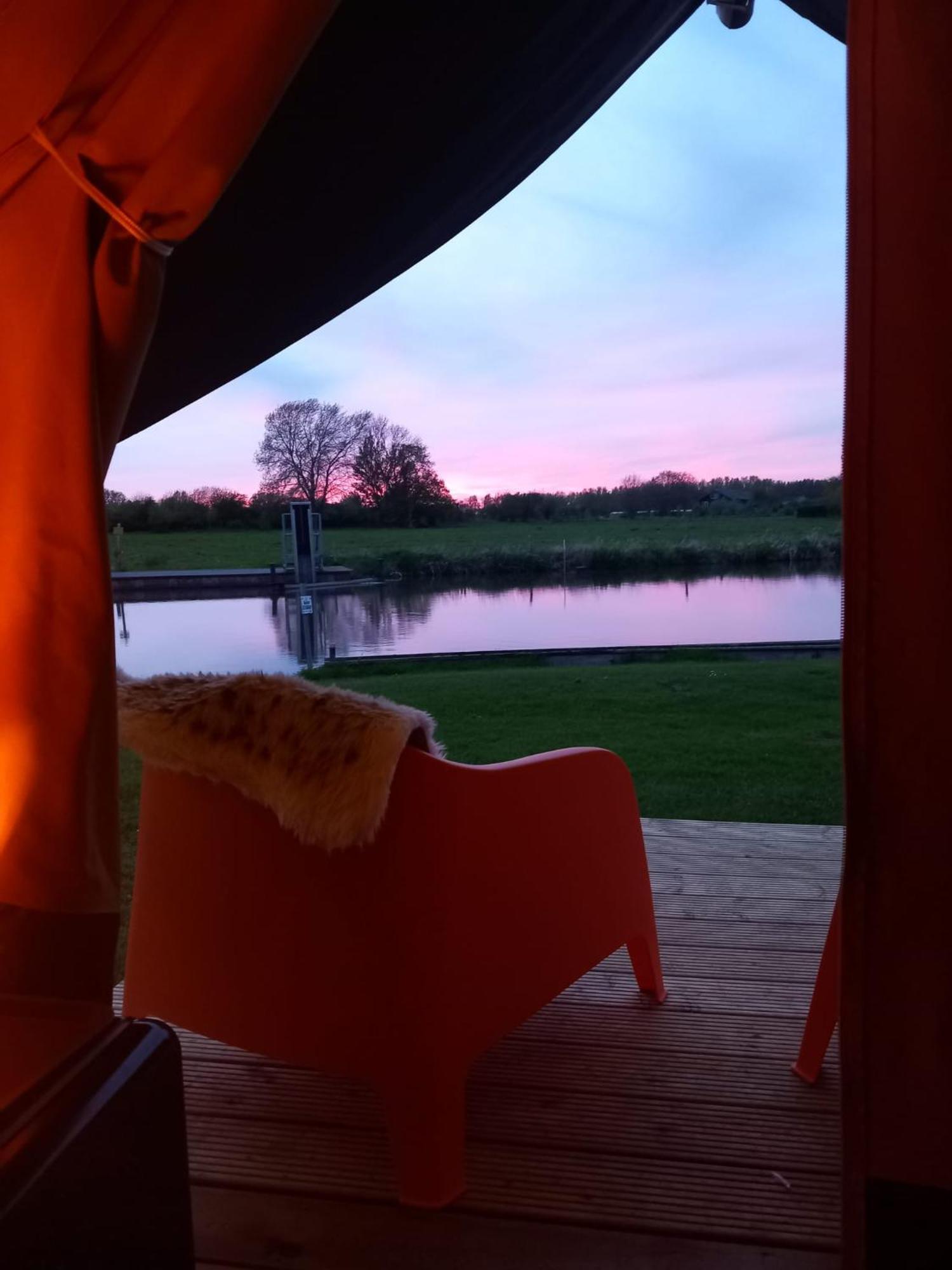 Safari Lodge 'Linge-Zicht' Tiel Bagian luar foto